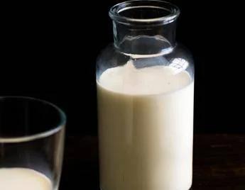 Latte crudo, nuove infezioni tra gli 'adepti'. Bassetti: "Va vietato"