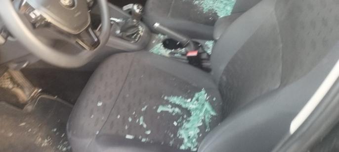 حالة فوضى بشارع الصويرة.. شخص في حالة غير طبيعية يخرّب 3 سيارات بدوار إيزيكي بمراكش