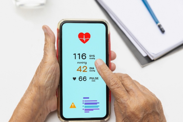 Ipertensione e sanità digitale: app e telemonitoraggio funzionano solo se restano dentro la relazione di cura