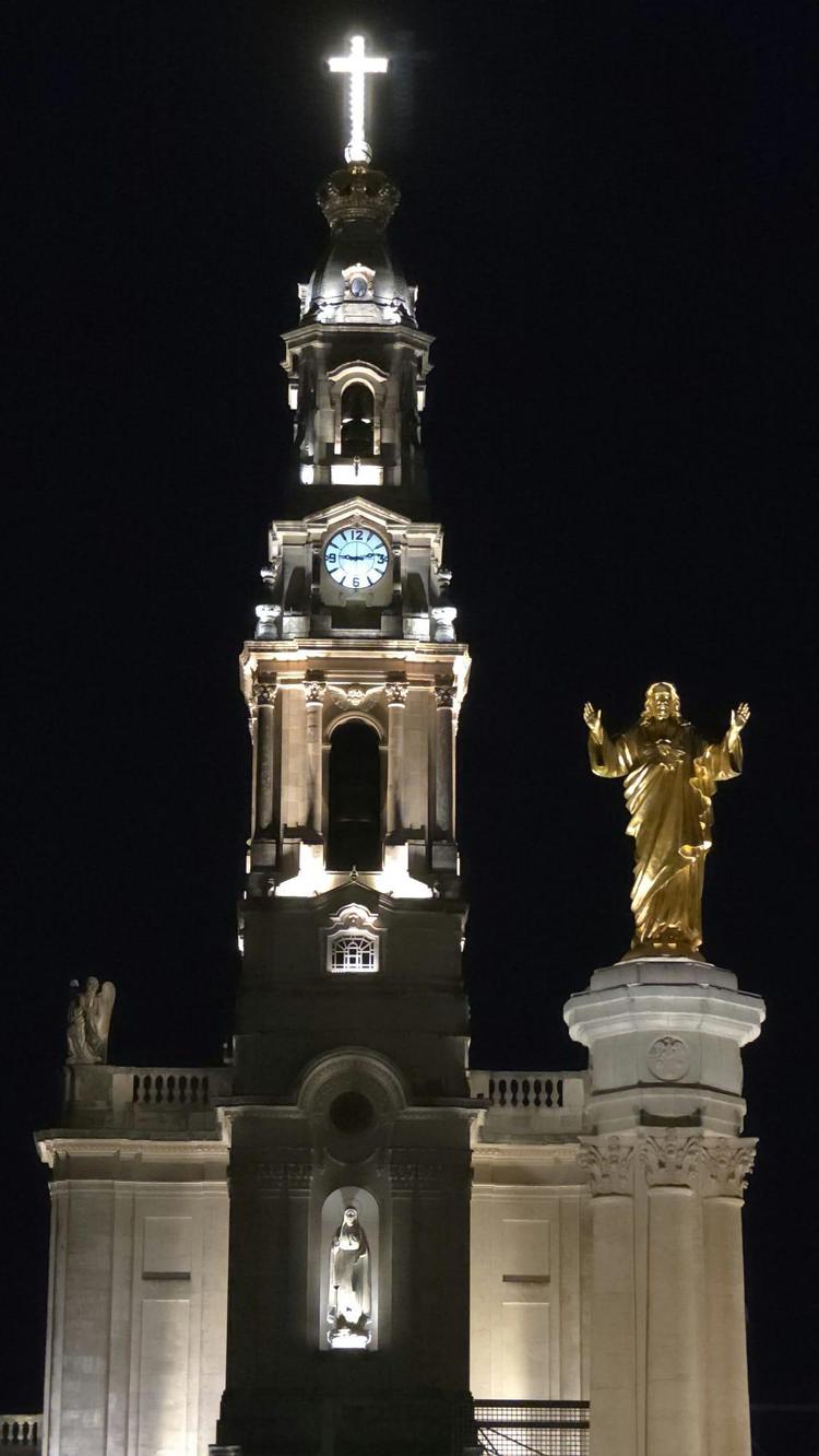 130 Servi della Sofferenza zu Füssen der Madonna von Fatima