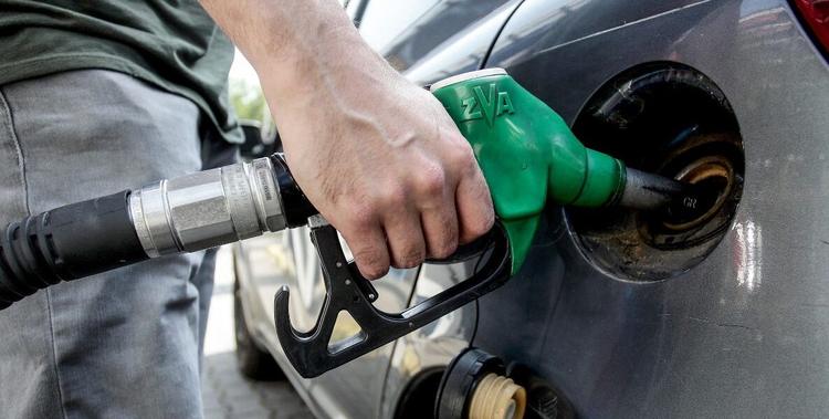 La tassa non dichiarata del pieno: il salasso della mobilità per i calabresi