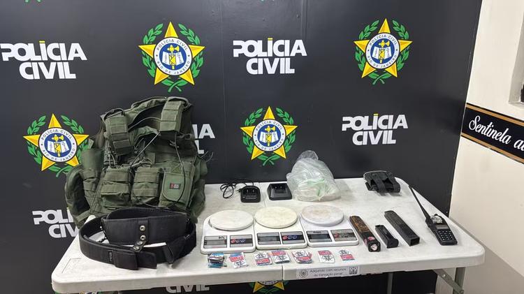 Operação da Polícia Civil prende sete pessoas por suspeita de tráfico de drogas em Volta Redonda