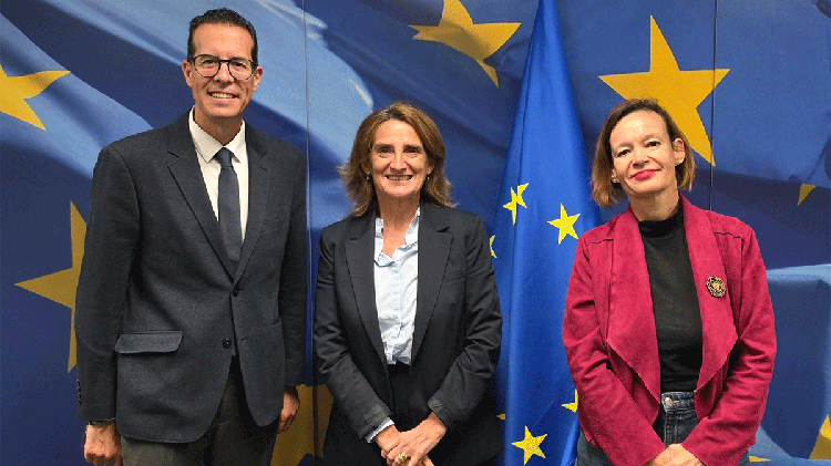 Rubén Alfaro lleva a Bruselas los retos de la industria eldense