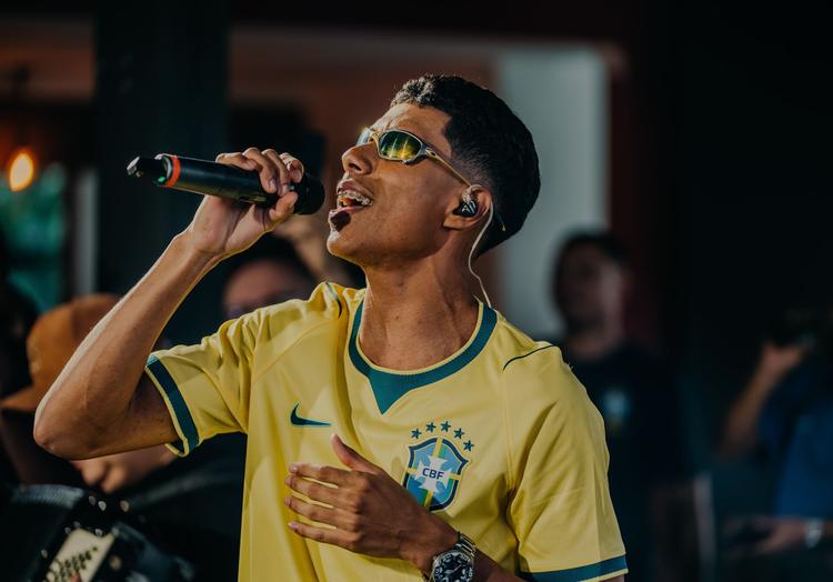 Menor Teteu, do proibidão 'Dingo Bell', vira cantor sertanejo: 'Pedi para Deus me mudar'