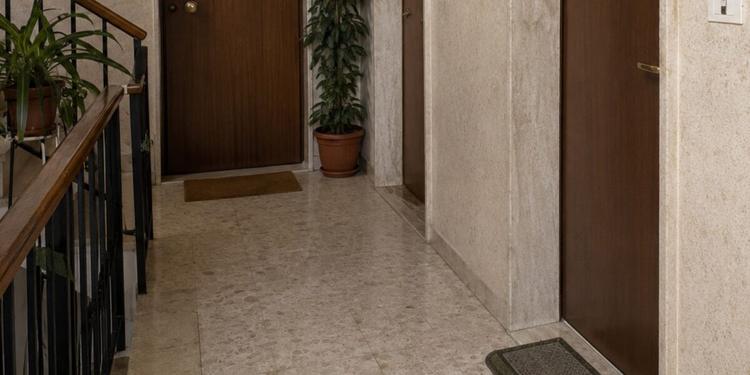 "I detersivi profumati mi fanno male", donna porta i condomini in Tribunale