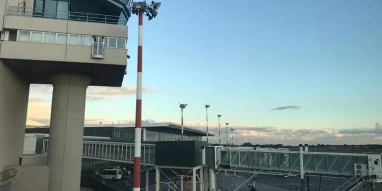 Di nuovo cenere dall'Etna, scatta l'allerta per i voli ma l'aeroporto di Catania resta operativo