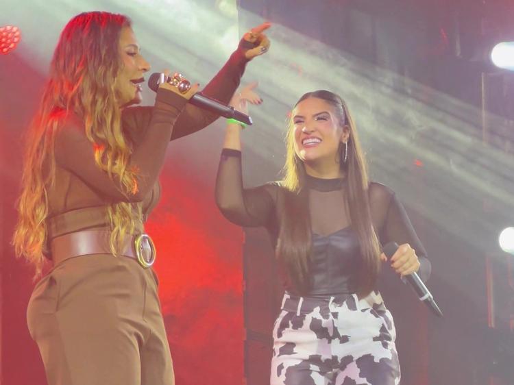 'Sempre fui fã, minha inspiração': cantora regional pede chance na plateia e é convidada para cantar com Simone Mendes no palco