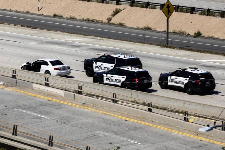 Auto travolge pedoni e vetture a Oakland: tre morti e diversi feriti. Autista preso dai passanti dopo breve fuga