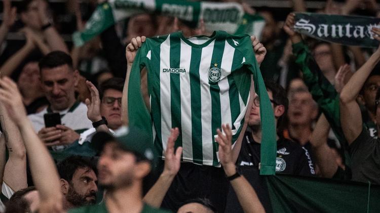 Coritiba enfrenta Fluminense em casa