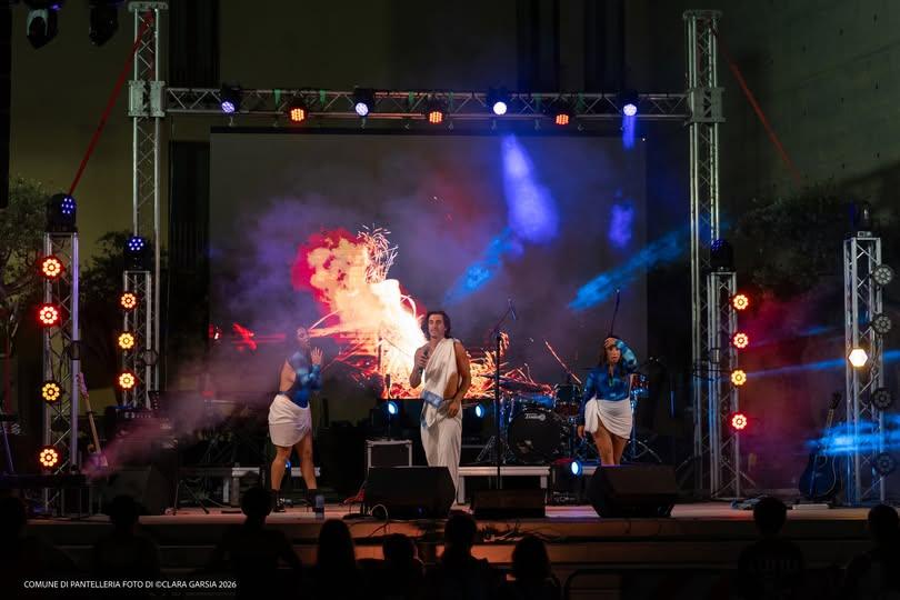 🎶 SOLANA – MUSICA DAL VIVO IN PIAZZA CAVOUR Lunedì 17 agosto Piazza Cavour ha ospitato *SOLANA – Ale Daietti & Friends,...