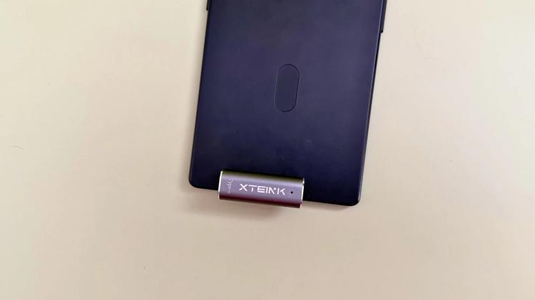The Xteink X4 Pro's magnetic charging port