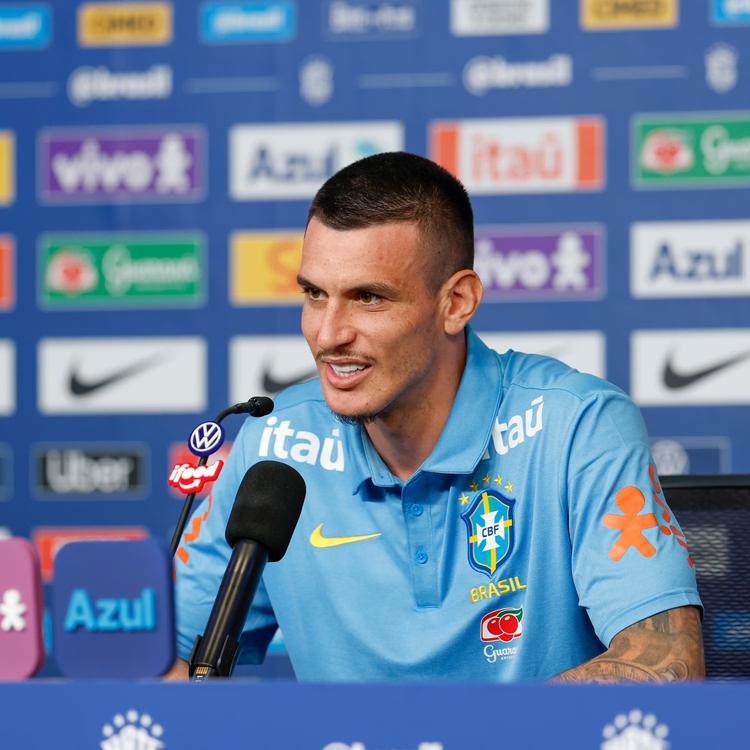 Ibañez evita confirmar se será titular na estreia do Brasil na Copa do Mundo: 'dá ruim para mim depois'