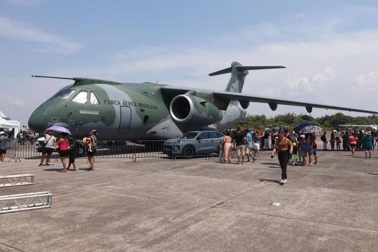 Base Aérea de Manaus recebe 'Domingo Aéreo' com exposição de aviões, helicóptero e equipamentos neste domingo (13)