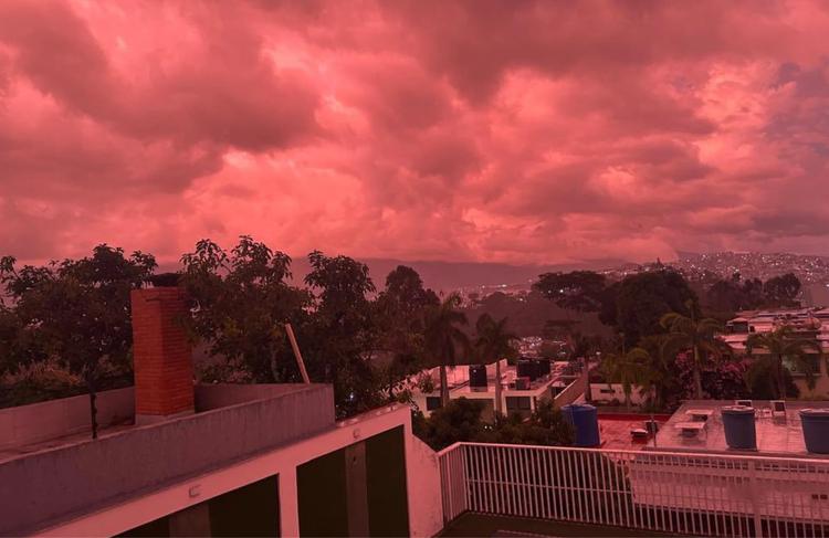 Céu vermelho em Caracas após terremotos chama atenção: “Apocalíptico”
