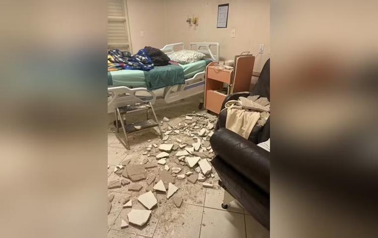 Acompanhante de paciente é atingido por concreto que caiu do teto de quarto de hospital no interior de SP