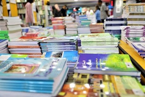 مكتبات تتورط في “ابتزاز” أسر.. هل ستتدخل لجن تأمين الدخول المدرسي ؟