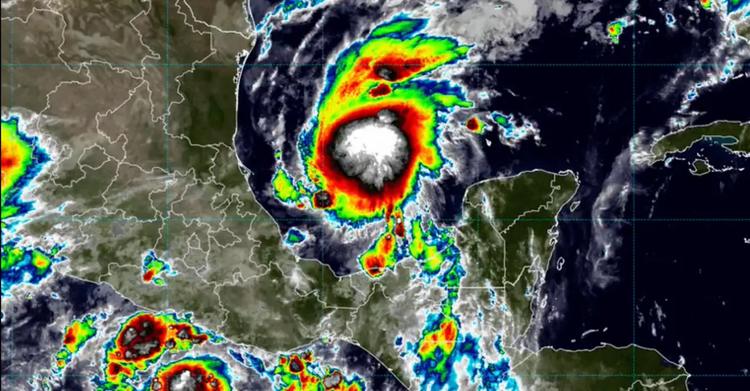 Isaías se acerca al norte del Golfo con evacuaciones y cierres energéticos