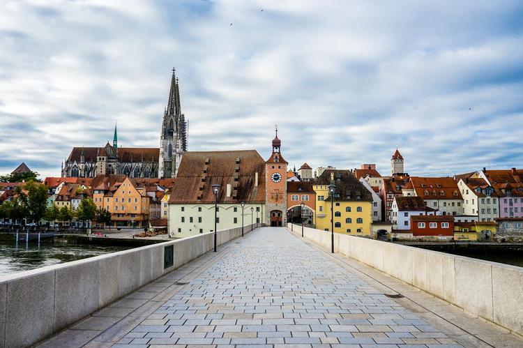 Das Bistum Regensburg bietet Dir ein Volontariat für crossmediale Pressearbeit!