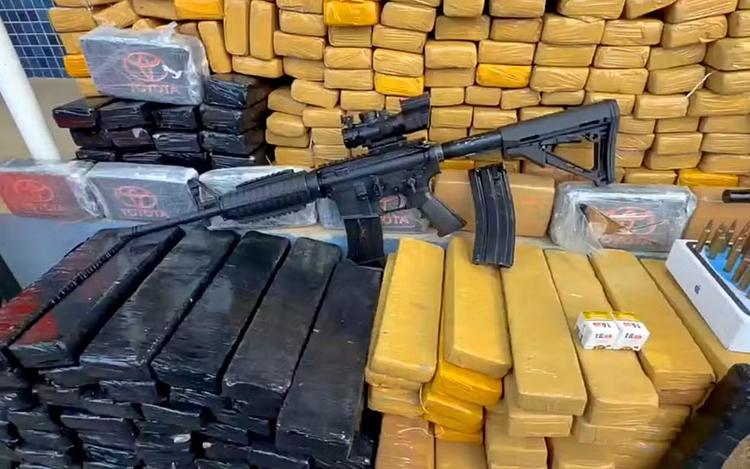 prf2 PRF apreende mais de 540 kg de drogas, armas e cinco motos roubadas no Sul de Minas