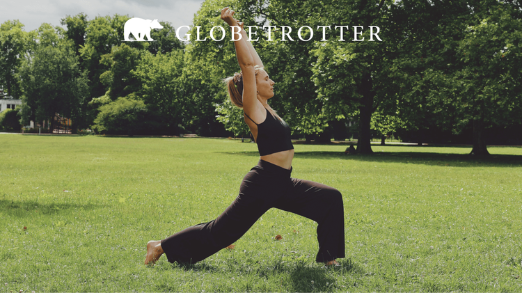  Yogapose im Park
