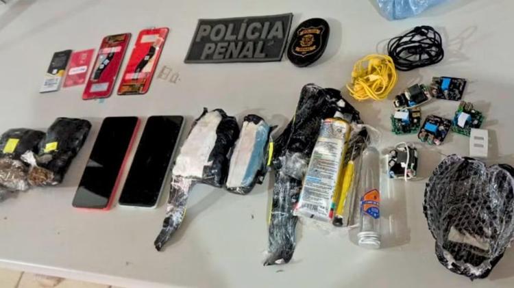 Policial penal e detento são presos por entrada de drogas e celulares em presídio de MT