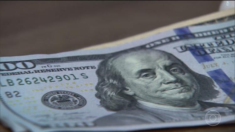 Dólar abre em alta, após decisões de juros e acordo entre EUA e Irã
