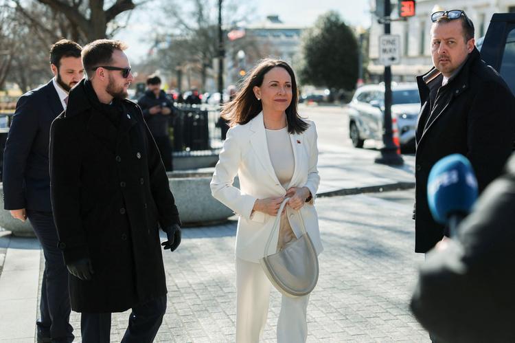 María Corina Machado, líder da oposição da Venezuela, acusa governo interino de impedir seu retorno ao país