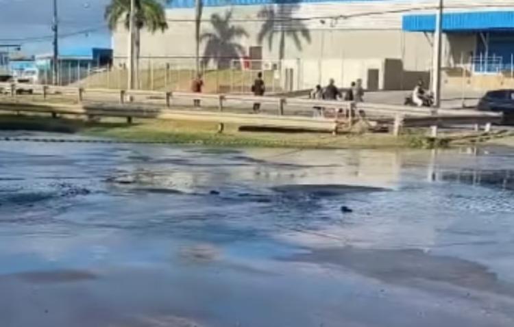 Rompimento em adutora suspende água em oito bairros de Aracaju