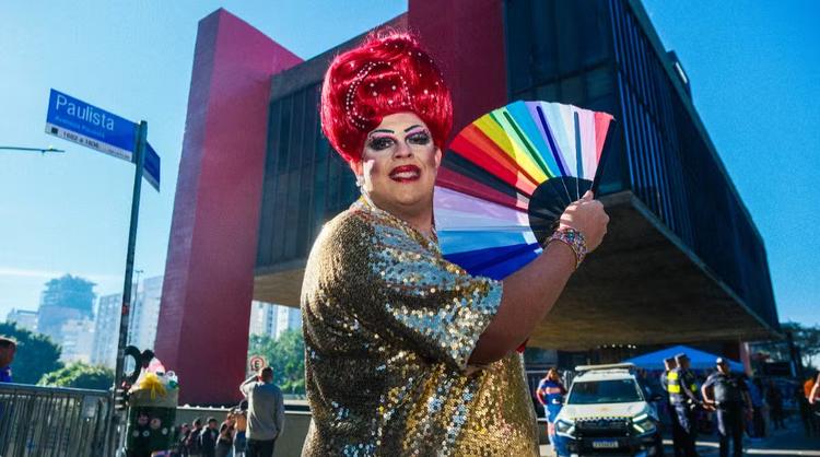 Parada LGBT+ deve reunir multidão na 30ª edição em São Paulo neste domingo