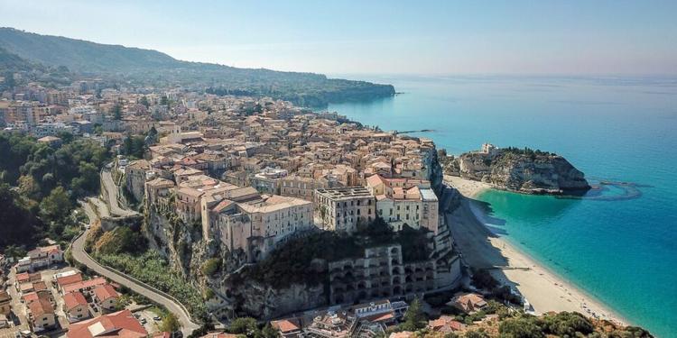 Turismo, il 2026 parte con il botto: la Calabria fa da traino con un +10,54% rispetto al 2025. Occhiuto: "La sfida ora è consolidare questi numeri"