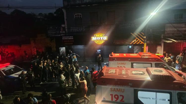 Homem morre e quatro ficam feridos após motorista passar atirando em loja de Nilópolis, na Baixada Fluminense