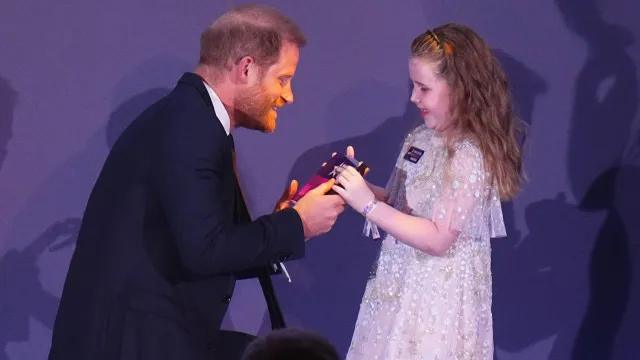 Príncipe Harry revela detalhe sobre a filha Lilibet em evento em Londres