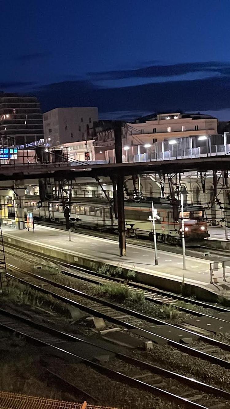 Le train Intercités immobilisé en gare SNCF Saint-Roch ce soir 