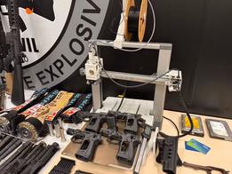 Polícia prende traficante internacional de armas 'Frankenstein', fabricadas com impressora 3D