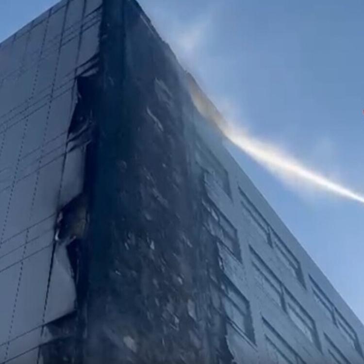 Incendio all'ospedale del Mare di Napoli: rogo domato, nessun ferito (VIDEO)