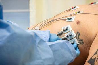 Caldo, disidratazione e sbalzi pressori: ecco le 10 regole per proteggere la salute del cuore