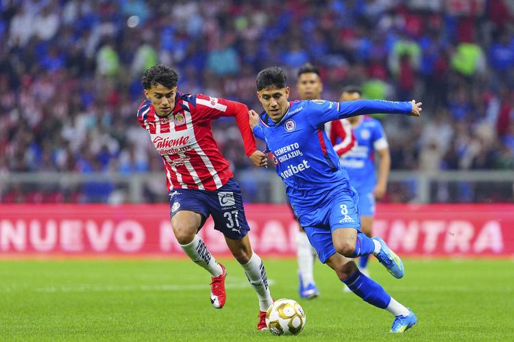 Empatan Chivas y Cruz Azul pero el rebaño tiene ventaja en semifinales de Liga MX