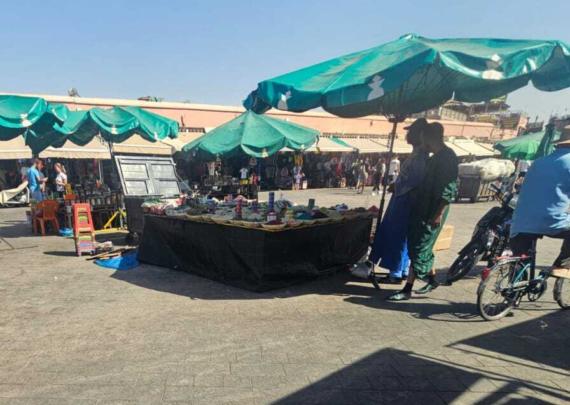 حملة للسلطة المحلية بساحة جامع الفنا بمراكش تسفر عن حجز سلع ومنتوجات معروضة بطرق غير قانونية