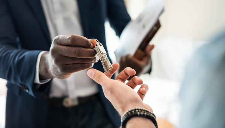 Por que a Santamérica não usa caução mesmo liderando locações