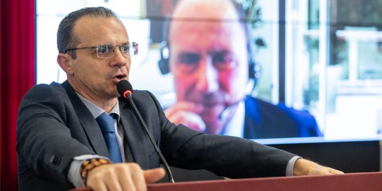 Schifani convoca la Giunta, De Luca: "Da re sole a re... solo". PD e Controcorrente: "Rassegni le dimissioni"
