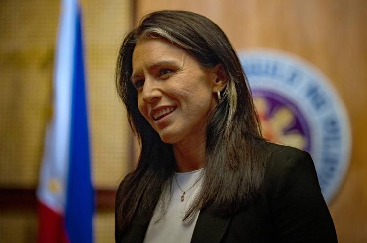 Stati Uniti, si dimette il capo degli 007 Tulsi Gabbard. Trump: "Ci mancherà"
