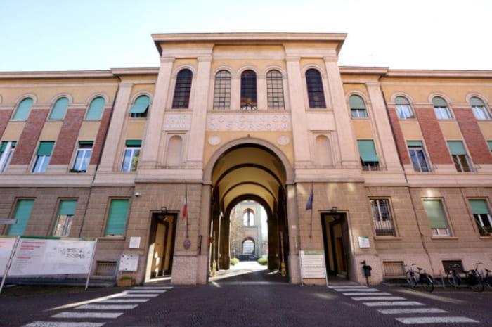 Nuove aggressioni al Pronto Soccorso del Sant’Orsola: infermieri colpiti e un tentato strangolamento