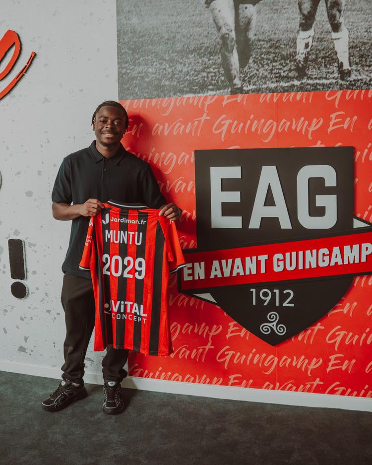 Vimoj Muntu Wa Mungu passe professionnel En Avant Guingamp EAG AMD02149