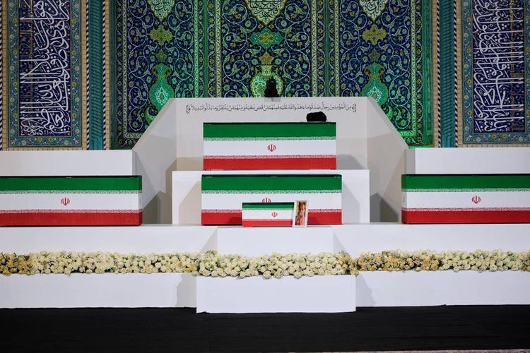 Khamenei, la salma arriva a Teheran: l’Iran prepara il funerale-show nel cuore della crisi
