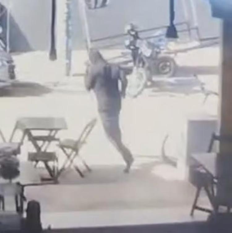 Dona de restaurante é morta a tiros na cozinha do estabelecimento em Cabo Frio
