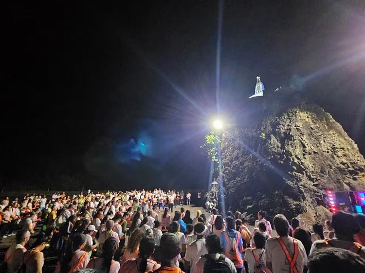 Promessas e fé: peregrinos celebram bênçãos de Nossa Aparecida com caminhada de 25 km em MT