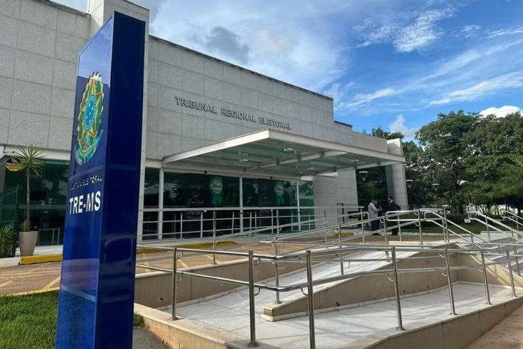 Justiça eleitoral faz plantão para regularizar título de eleitor em MS