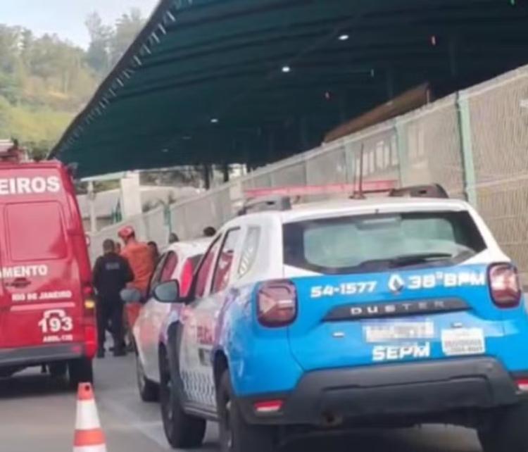 Acidente entre carro e moto deixa feridos em Três Rios