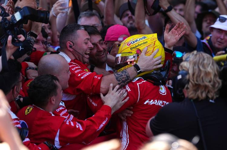 Hamilton immenso: prima vittoria in Ferrari. Disastro Antonelli in Catalogna