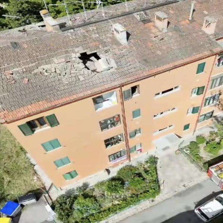 Esplode una palazzina di quattro piani a Perugia, crolla il tetto [VIDEO]